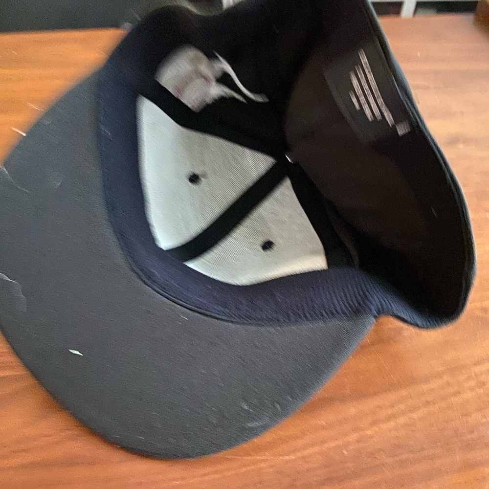 Graphic Red Skater Brand Hat - Picture 5 of 6